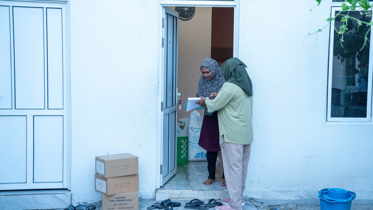 ރައީސުލްޖުމްހޫރިއްޔާ ޑރ.މުޙައްމަދު މުއިއްޒުގެ ރޯދަ ހަދިޔާގެ ގޮތުގައި ސަރުކާރުން ފޮނުއްވާފައިވާ މަސްދަޅު ކޭސްތައް، މިއަދު ގއ.ވިލިނގިލި ކައުންސިލުން ވަނީ ރައްޔިތުންނާ ހަމައަށް ފޯރުކޮށްދޭން ފަށާ