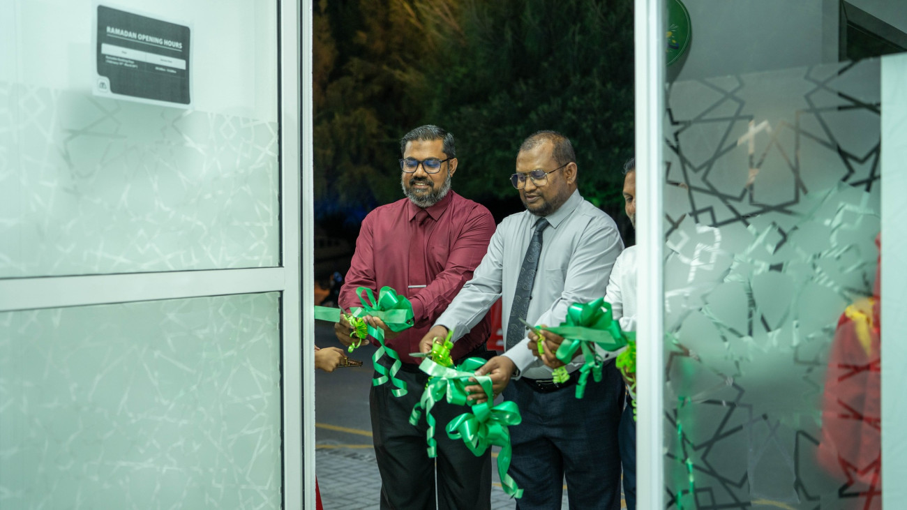 މޯލްޑިވްސް އިސްލާމިކް ބޭންކުގެ ގއ.ވިލިނގިލި ސޭލްސް ސެންޓަރ ހުޅުވުމުގެ ރަސްމިއްޔާތުގެ ތެރެއިން.