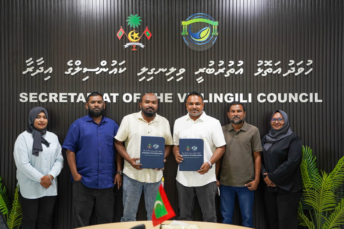 ފިއުލް ސަޕްލައި މޯލްޑިވްސް (އެފް.އެސް.އެމް) އިން ފިއުލް ޝެޑަކާއި ފިއުލް ޓާމިނަލެއް ތަރައްޤީކުރުމަށް ދޫކުރެވުނު ބިމުގެ ރަސްމީ އެއްބަސްވުމުގައި ސޮއިކުރުމުގެ ތެރެއިން.