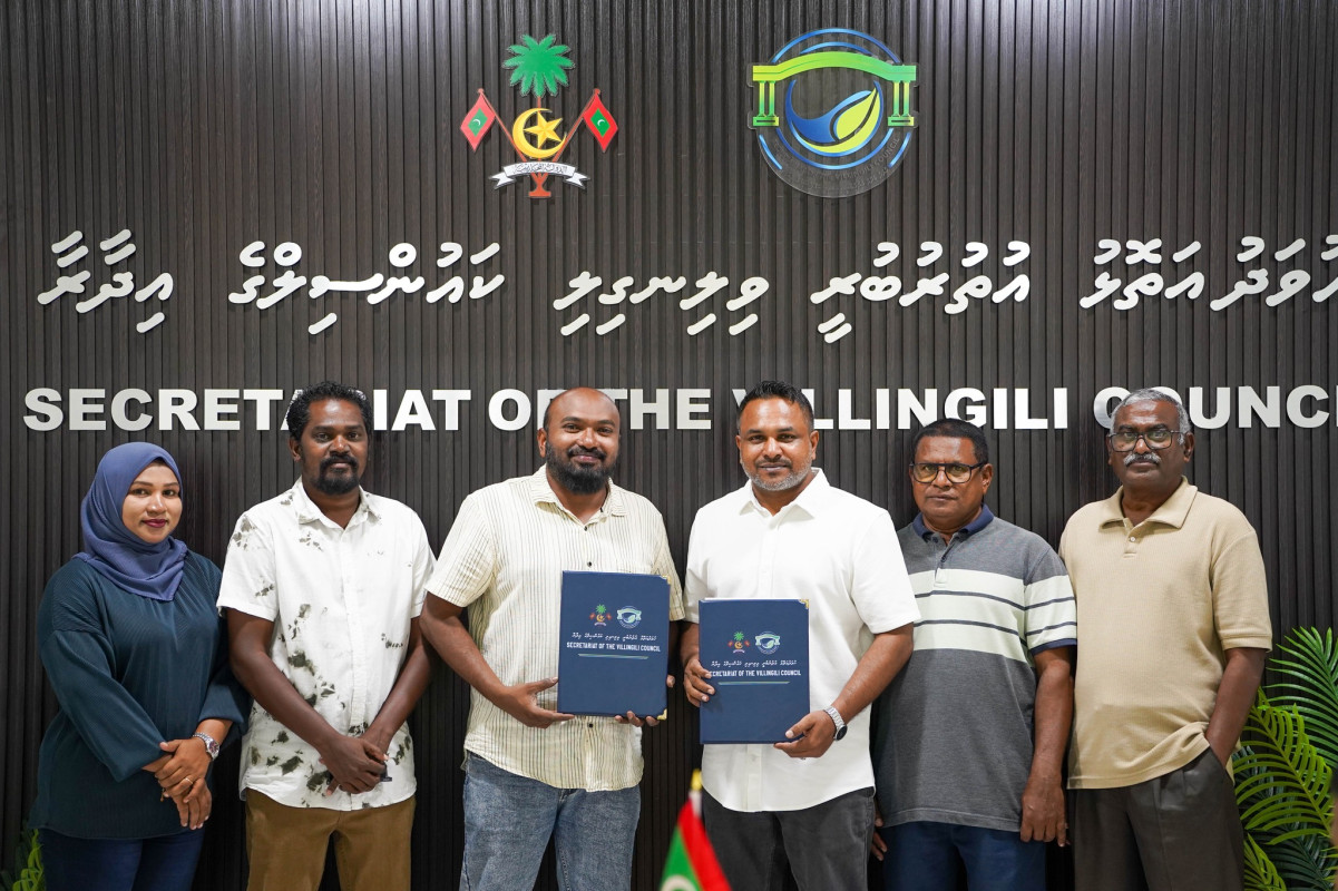 ފިއުލް ސަޕްލައި މޯލްޑިވްސް (އެފް.އެސް.އެމް) އިން ފިއުލް ޝެޑަކާއި ފިއުލް ޓާމިނަލެއް ތަރައްޤީކުރުމަށް ދޫކުރެވުނު ބިމުގެ ރަސްމީ އެއްބަސްވުމުގައި ސޮއިކުރުމުގެ ތެރެއިން.