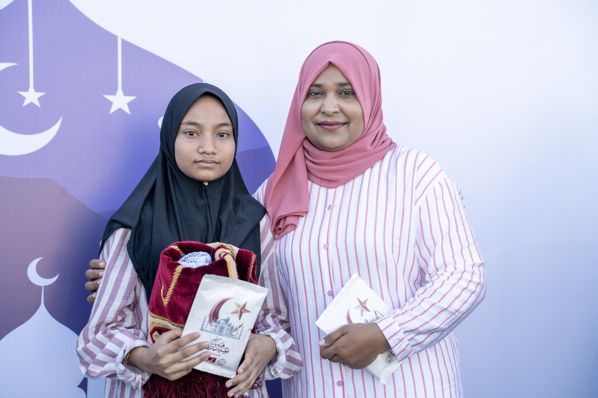 1447 އަހަރުގެ ފިތުރު އީދު ނަމާދުގެ ބަރަކާތްތެރި ޖަމާއަތުގައި ބައިވެރިވި ހުރިހާ ކުޑަކުދިންނަށް ހަދިޔާ ބެހުމުގެ ޚާއްޞަ ހަރަކާތް.